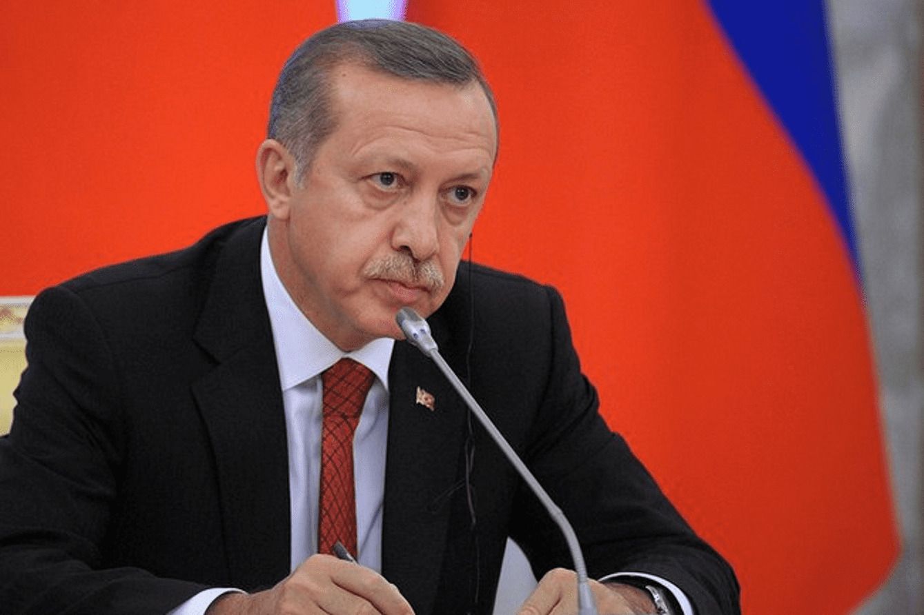 Turkey threatens ground assault into Syria