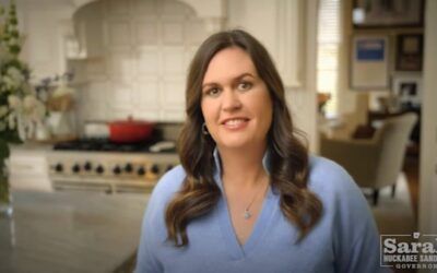 Gov. Sanders booted from restaurant, staff gives her the finger, because they ‘felt threatened’