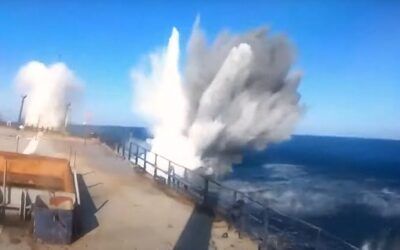Amazing video captures Air Force snap ship IN HALF with ‘quicksink’ bomb