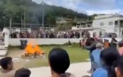 Mexican parents take mandated textbooks tainted with ‘virus of communism’ and set them ablaze!