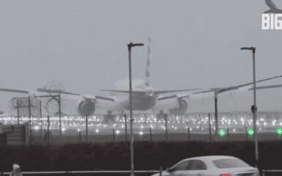 American Airlines pilots coming from California praised after SCARY landing in London storm