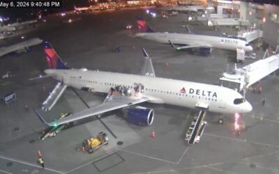 Delta flight catches on fire after landing in Seattle – panicked passengers deploy emergency slides
