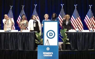 ‘WTF are they doing!?’ DNC ladies absolutely BUTCHER national anthem during day 2 kickoff