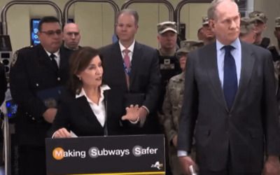 Gov. Hochul left speechless after journo bodies her with crime data