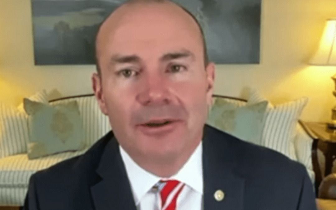 Senator asks ‘who else would like once again to be able to buy ‘real’ light bulbs?’