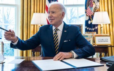 White House dumps series of executive orders Friday evening: ‘No one believes Biden is doing this’