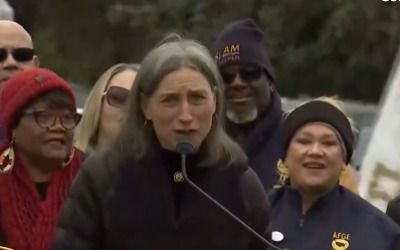 ‘We have to f*ck Trump’: Congresswoman delivers profane rallying cry