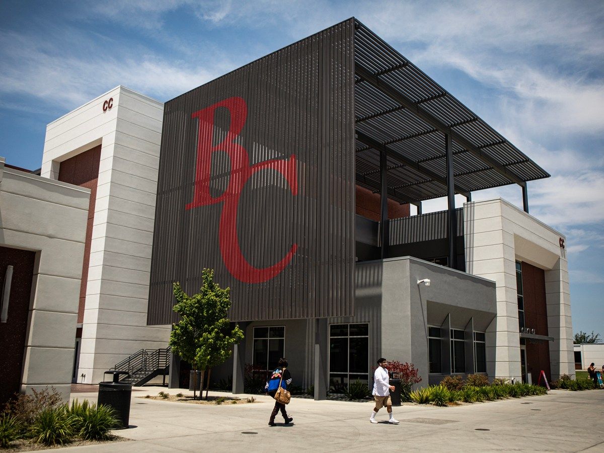 More high schoolers are taking college classes — but no surprise which students benefit most
