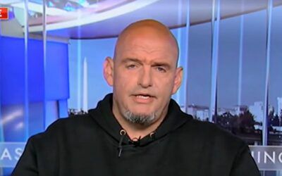 John Fetterman scoffs at his fellow Democrats for booing him over his record of crossing party lines