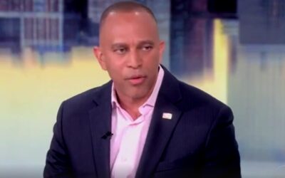 Hakeem Jeffries does not rule out calls to defund ICE ahead of 2026 midterms