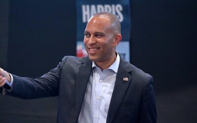 ‘Stay tuned’: Hakeem Jeffries dodges question again when asked if he will endorse socialist Mamdani