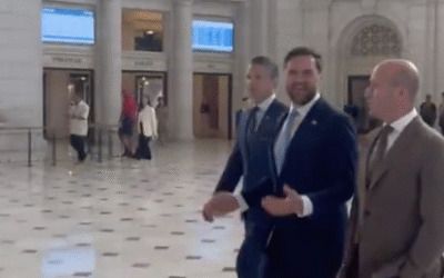 Watch as JD Vance, Pete Hegseth stroll through major landmark to see how Trump’s DC crime crackdown is going