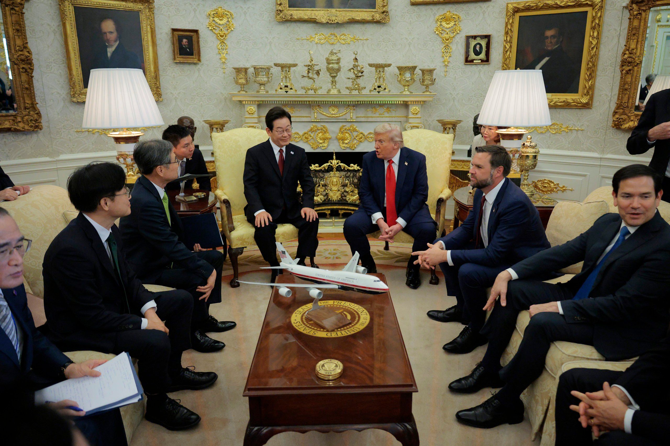WASHINGTON, DC - AUGUST 25: U.S. President Donald Trump hosts South Korean President Lee Jae-myung for a bilateral meeting in the Oval Office at the White House on August 25, 2025 in Washington, DC. (Photo by Chip Somodevilla/Getty Images)