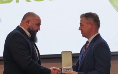 Sen Banks pins long-deserved Purple Heart on Iraq veteran after nearly two decades