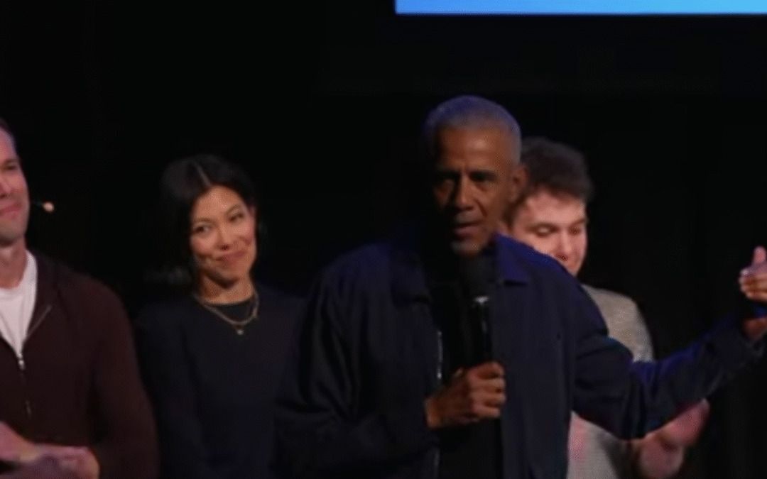 Obama suggests Democrats should roll out red carpet for socialists if they want to win
