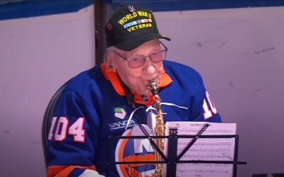 ‘USA! USA!’ Chants erupt as 104-year-old WWII vet plays moving national anthem on center ice