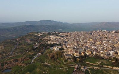 Massive landslide rips through small town, forces mass evacuation