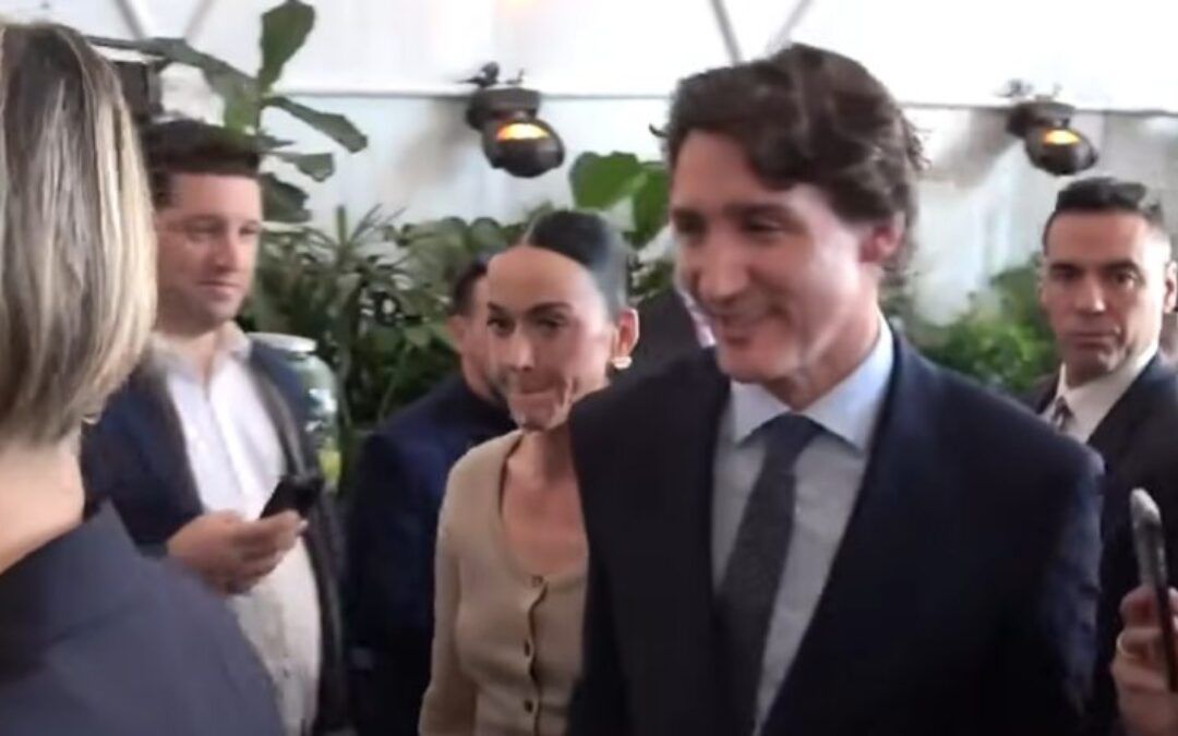Katy Perry’s Canadian boyfriend wants you to believe he never forced anyone to get the COVID vaccine