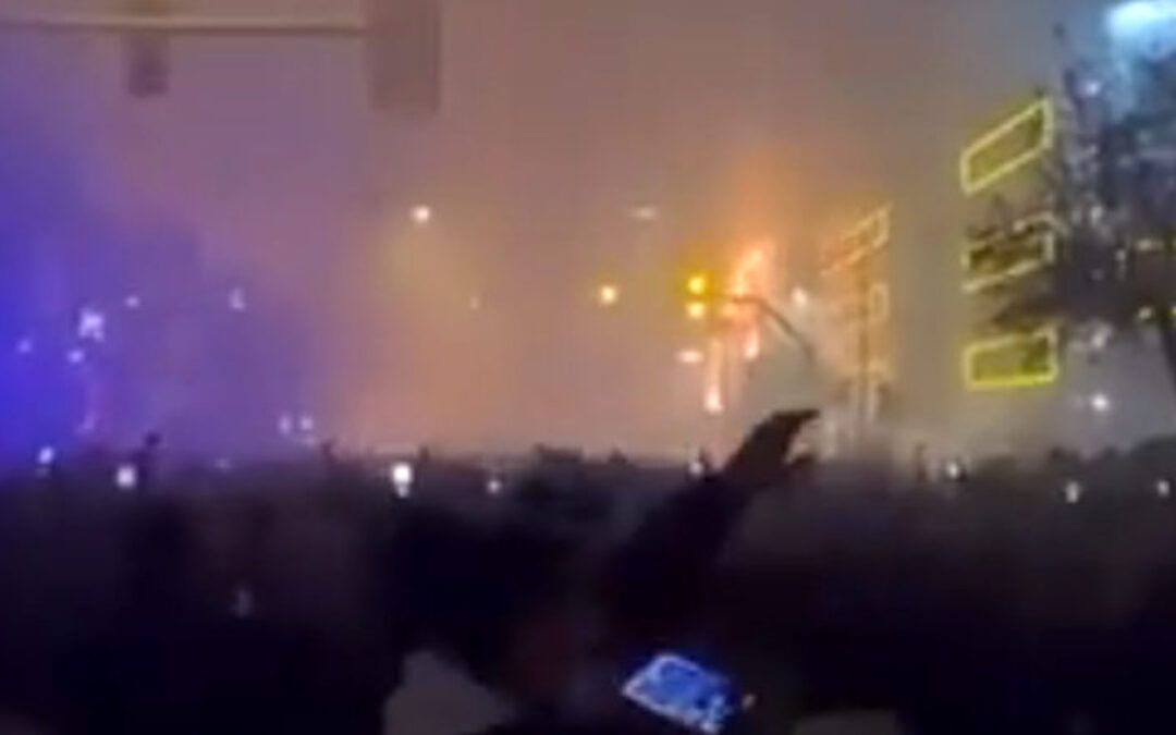 Iranians burn down mosques