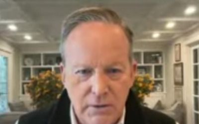 Sean Spicer goes nuclear on CBS News anchor for casting himself as outsider