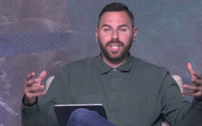 Megachurch pastor ends GOP House campaign after texting scandal with former pageant queen